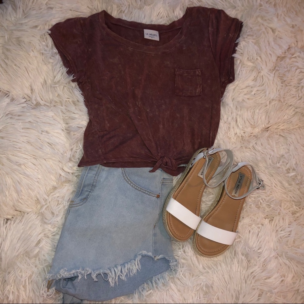 Knot tied maroon shirt